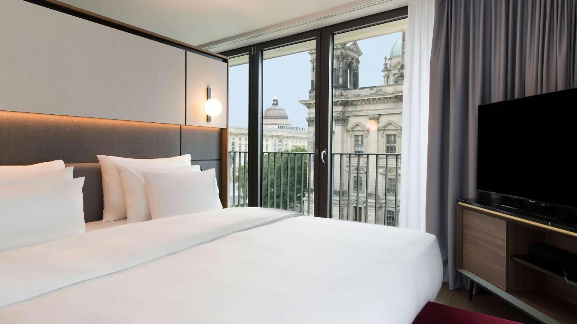 Radisson Collection Hotel, Berlín 5*,
