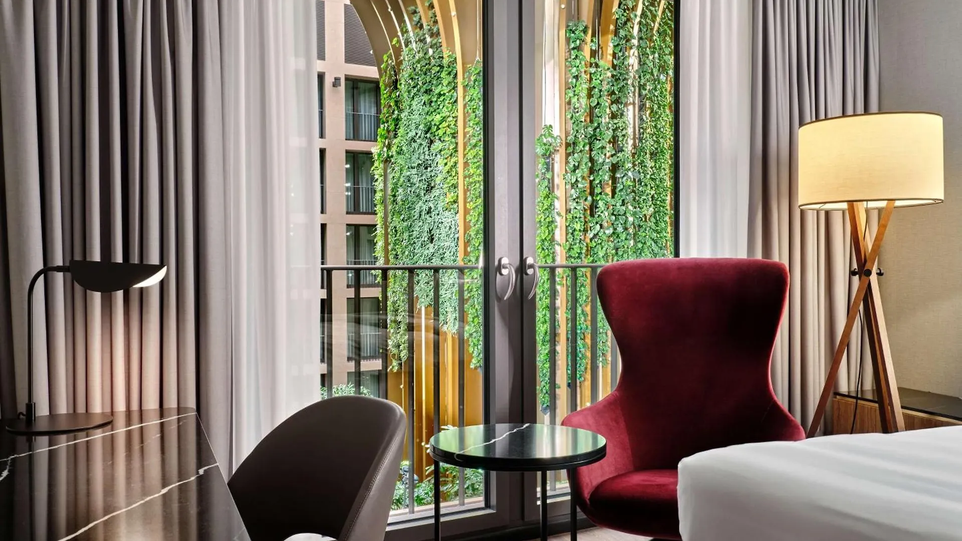Radisson Collection Hotel, Βερολίνο 5*,
